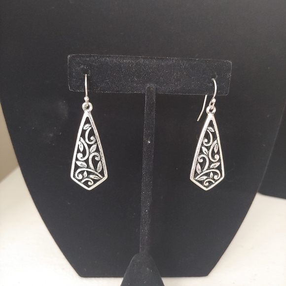 Lia Sophia Jewelry - Drop Earrings Lia Sophia Jewelry - Drop Earrings